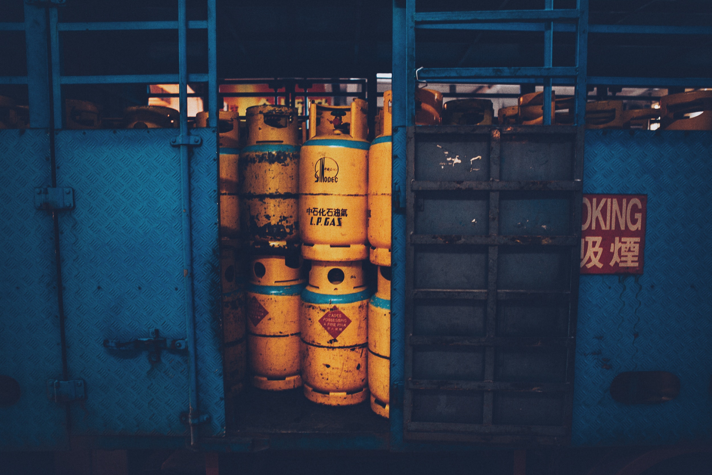 Gas